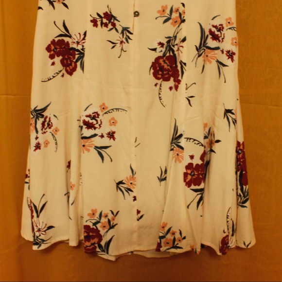 Flowered Cream Dress - Picture 5 of 7